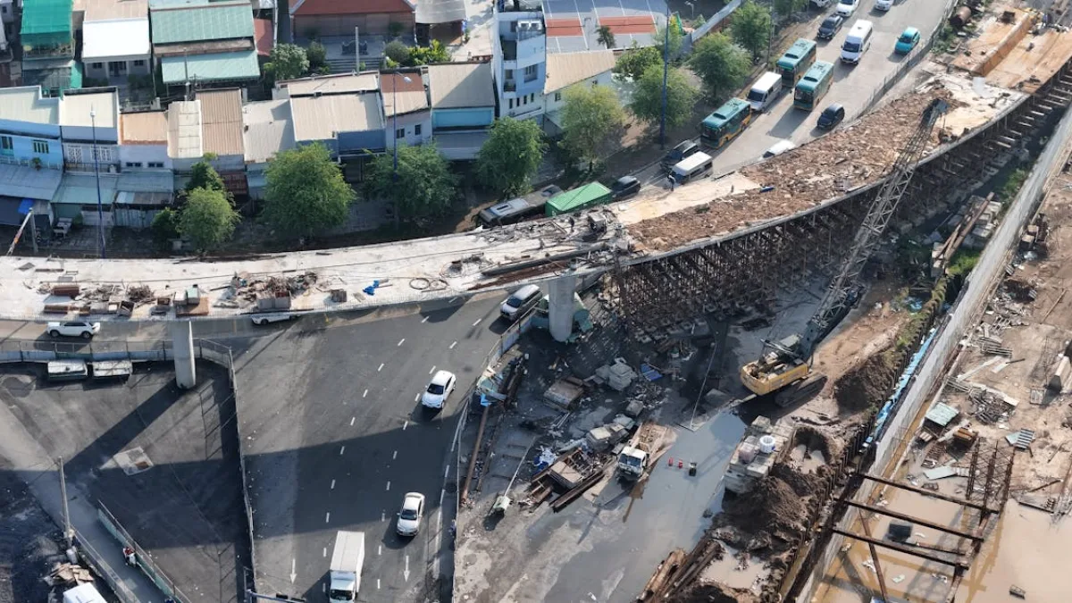 Büyük Şehir Kendi İçinde Çökmeye Başladı