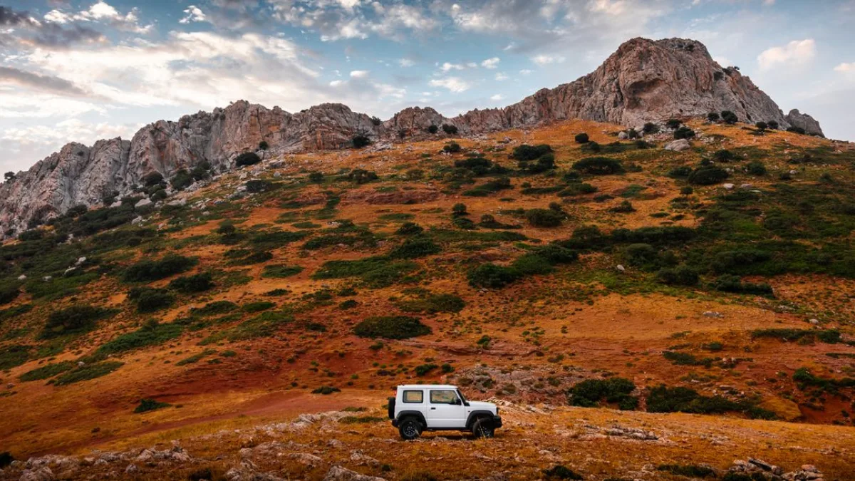 Başakşehir'de Park Halindeki Otomobil Yokuştan Kaydı